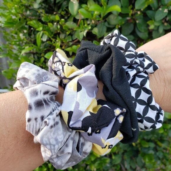 Set of 4 Hair SCRUNCHIES, black, yellow, white, gr - Picture 1 of 6